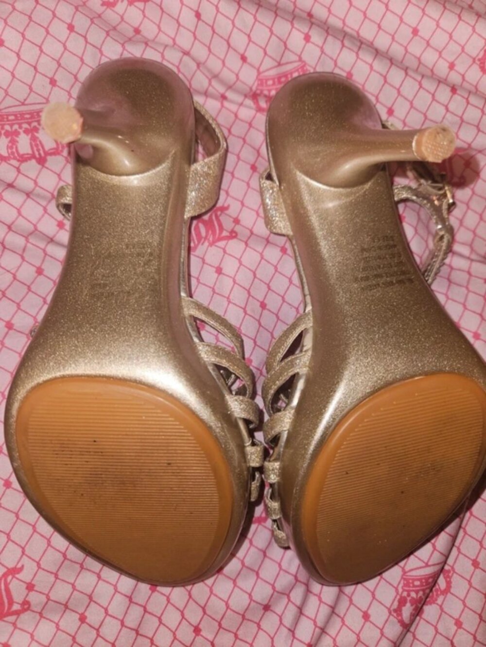Golden heels - Picture 5 of 6